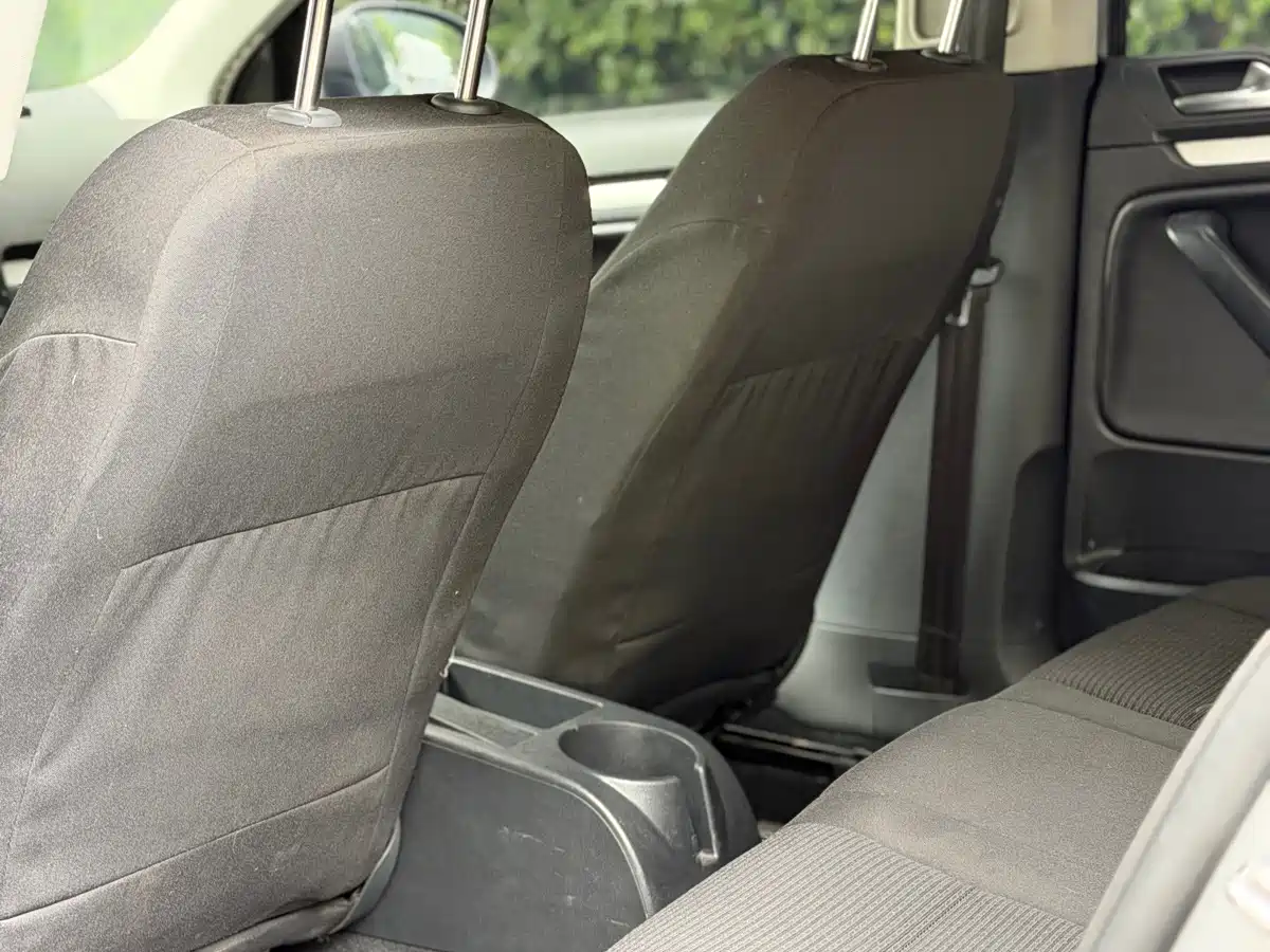 Volkswagen Sagitar 2011 1.6L Automatic Fashion фото 9