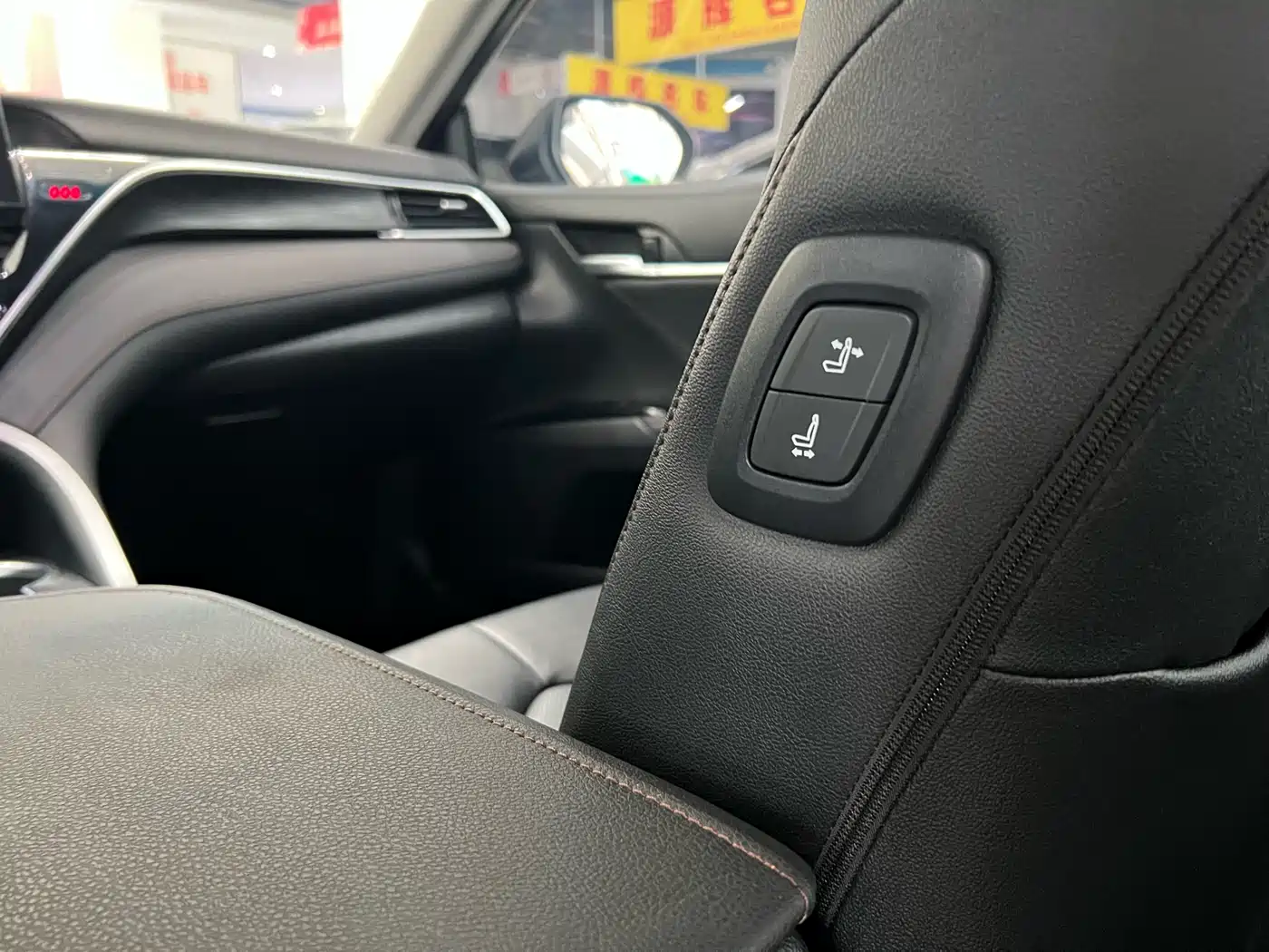 Toyota Camry 2021 2.5G Luxury Edition фото 18