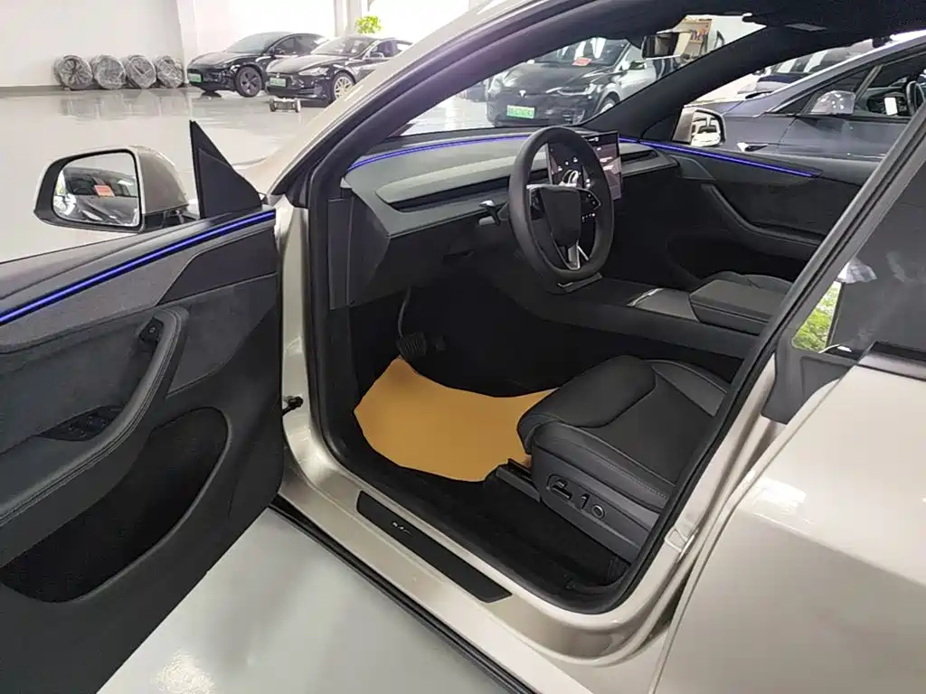 Tesla Model Y L 2025 2025 Facelift Long Range AWD