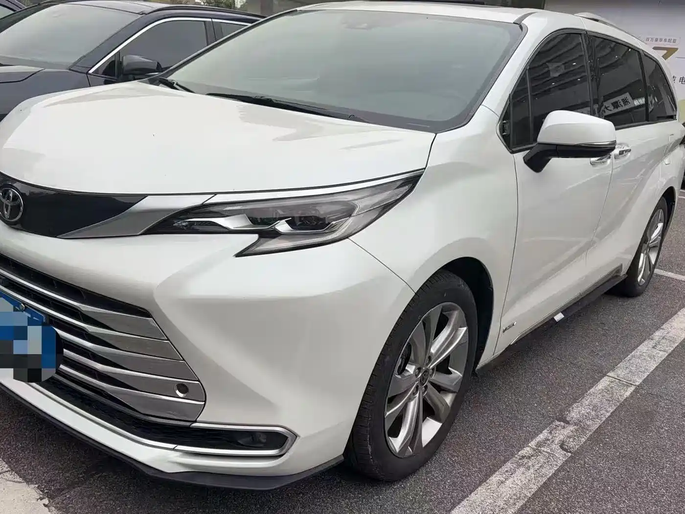 Фото 2 - Toyota Sienna