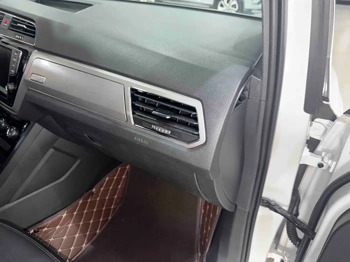 Фото 27 - Volkswagen Touran