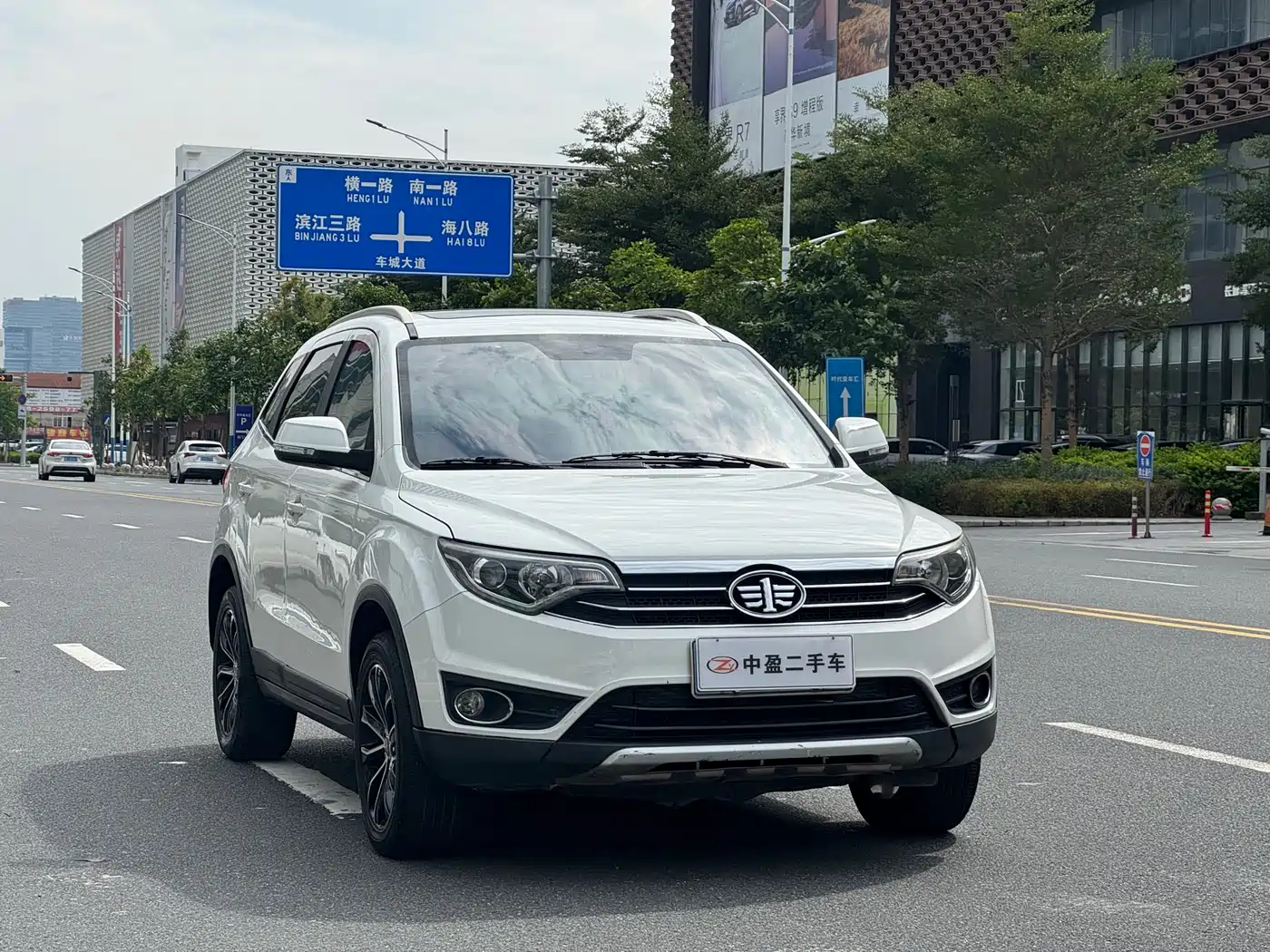 FAW Senya R7 2017 2017 Model 1.6L Manual Luxury