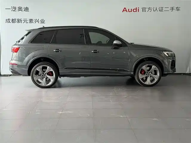 Audi SQ7 2024 4.0 TFSI — фото 3
