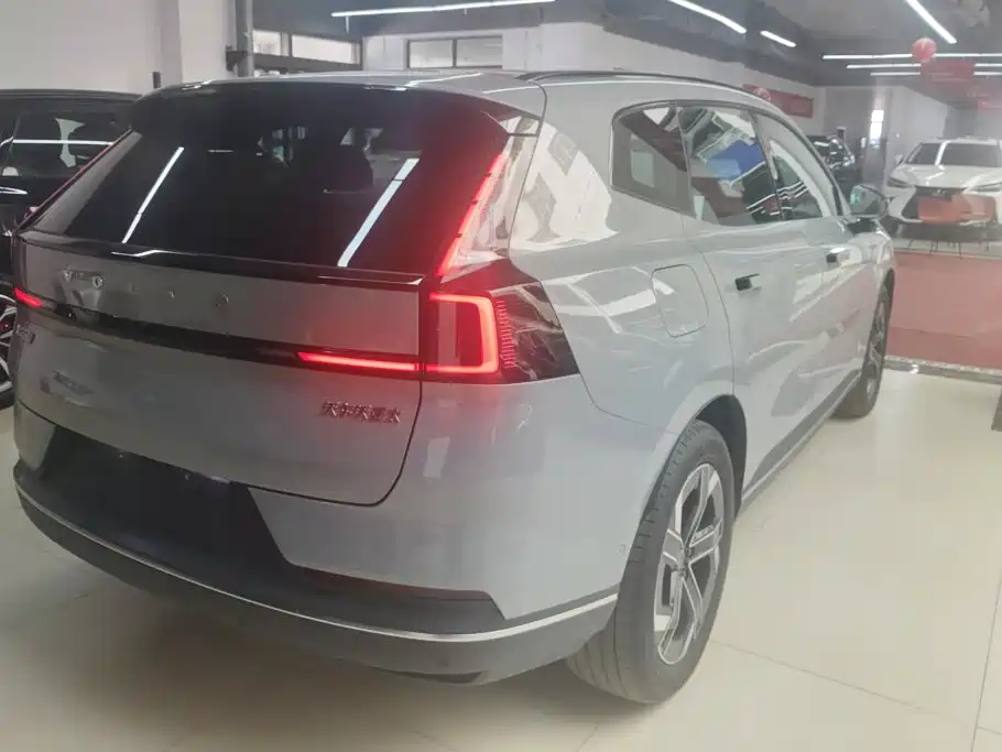 2026 Volvo XC70 Plug-in Hybrid