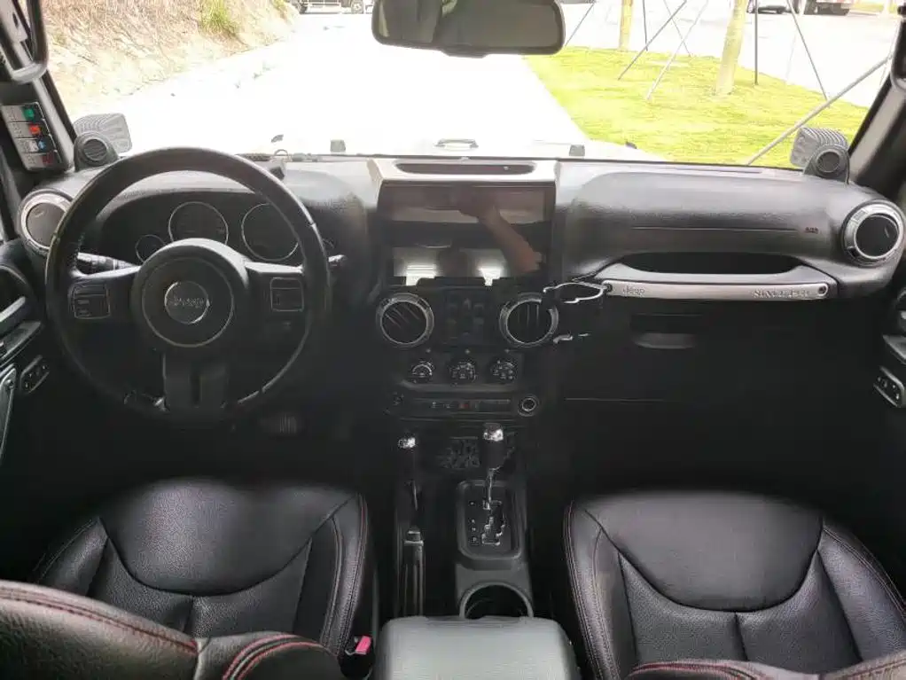 Photo 9 - Jeep Wrangler