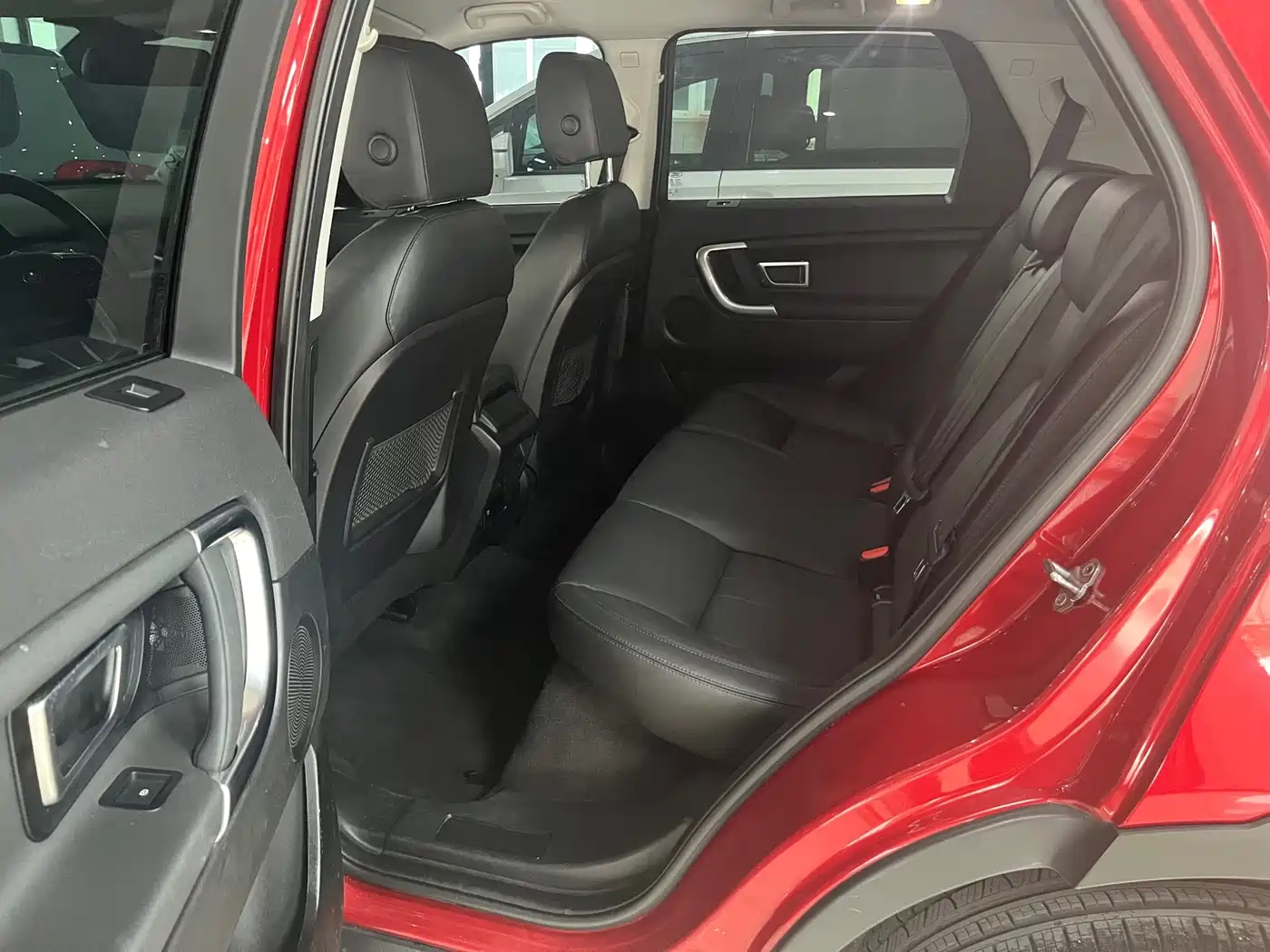 Land Rover Discovery Sport 2018 240PS SE Edition фото 8