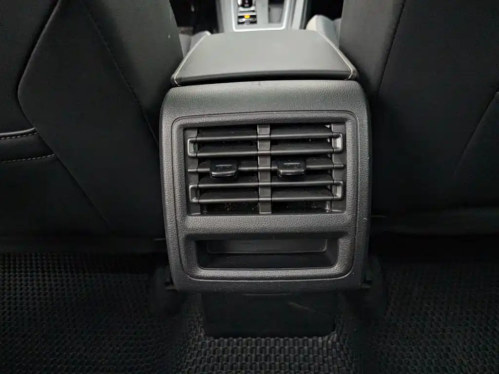 Фото 12 - Volkswagen Golf