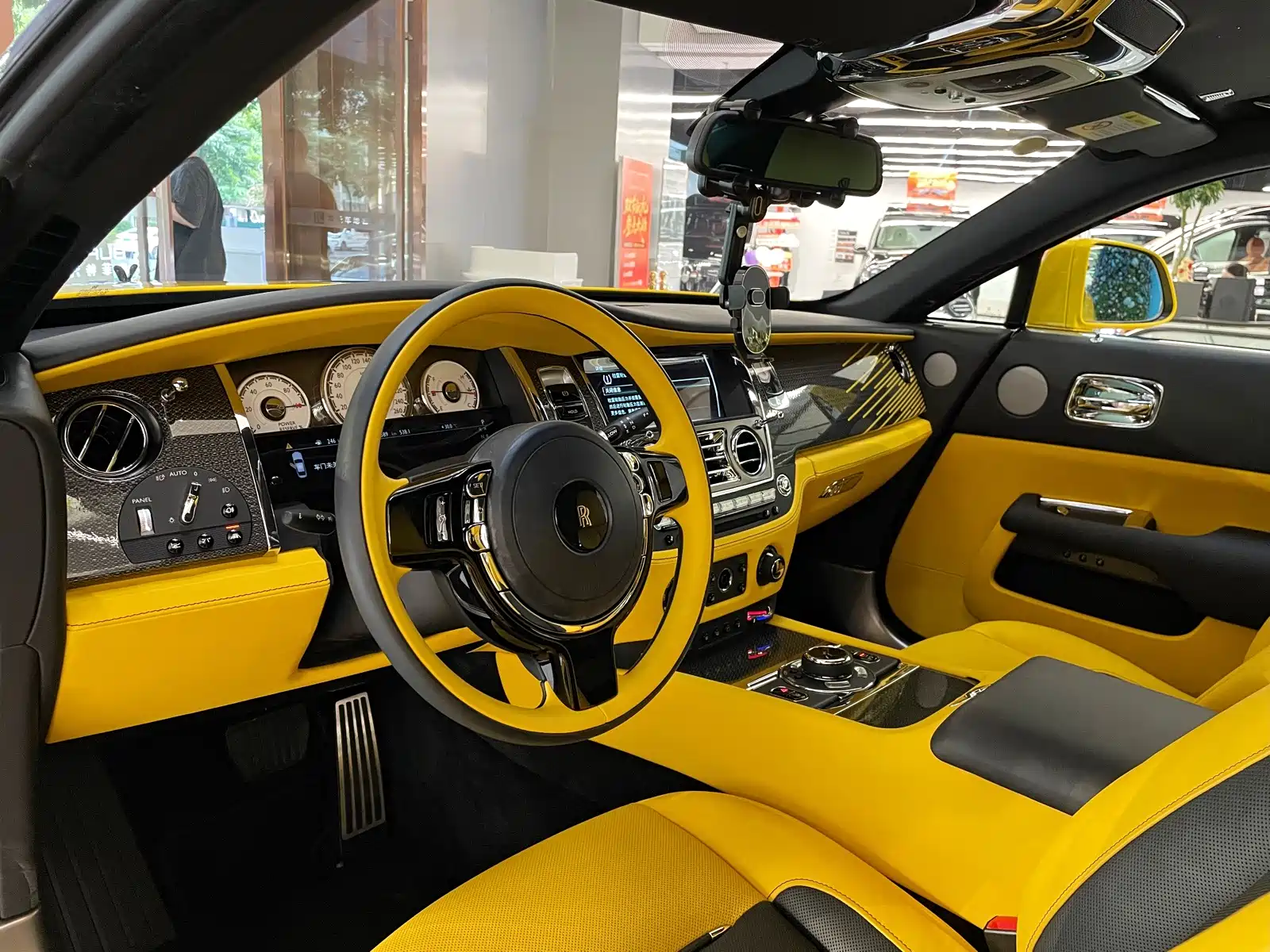 Фото 9 - Rolls-Royce Wraith