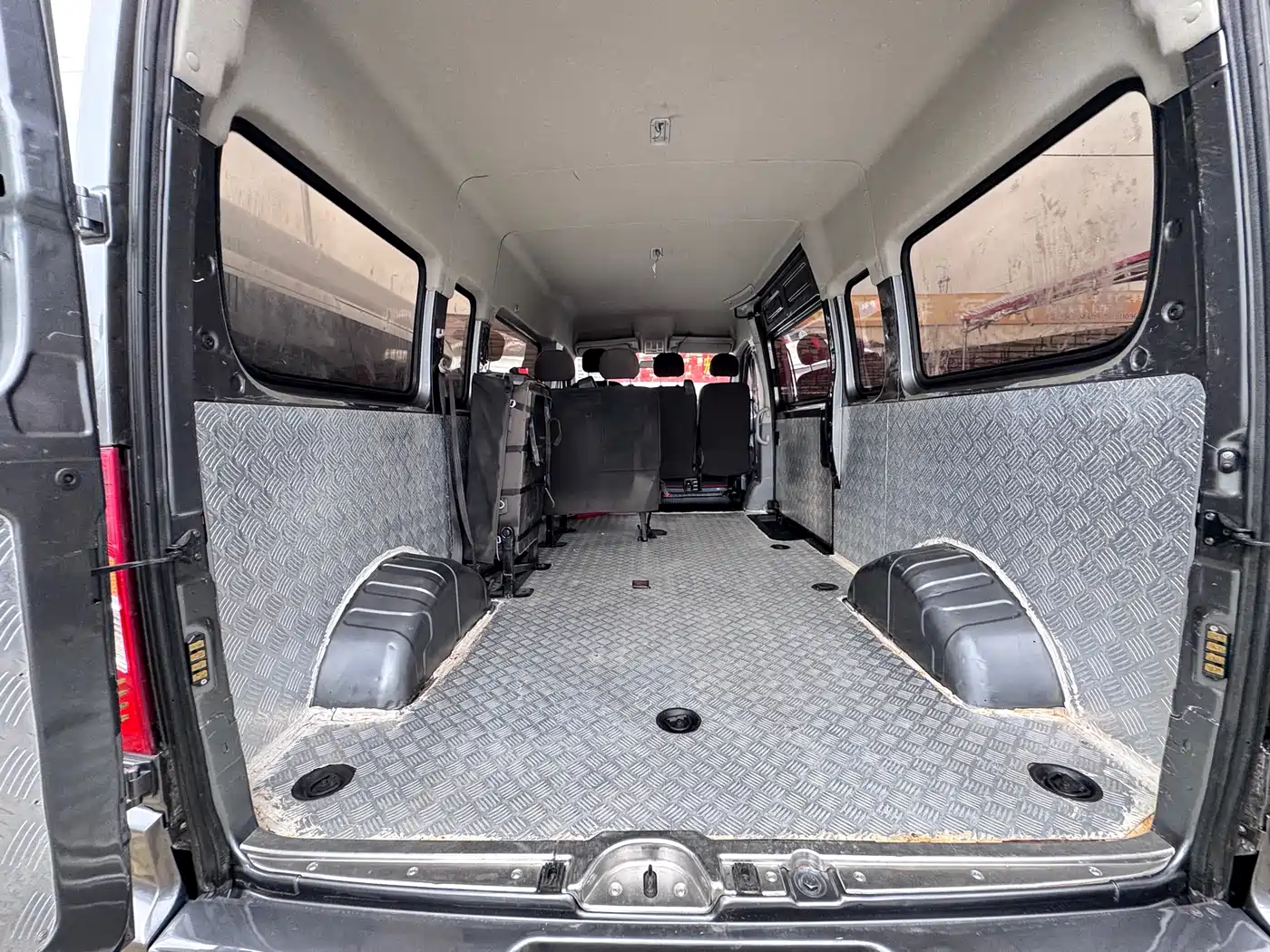 SAIC Maxus Xintu V80 2018 2.5T 6MT Elite Long Wheelbase Medium Roof 7/10 Seater фото 10