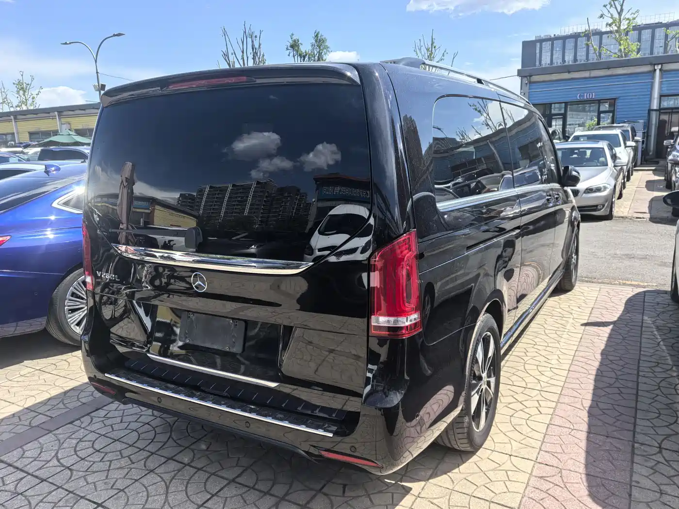 Mercedes-Benz V-Class 2021 V 260 L Long Wheelbase Luxury Edition фото 3