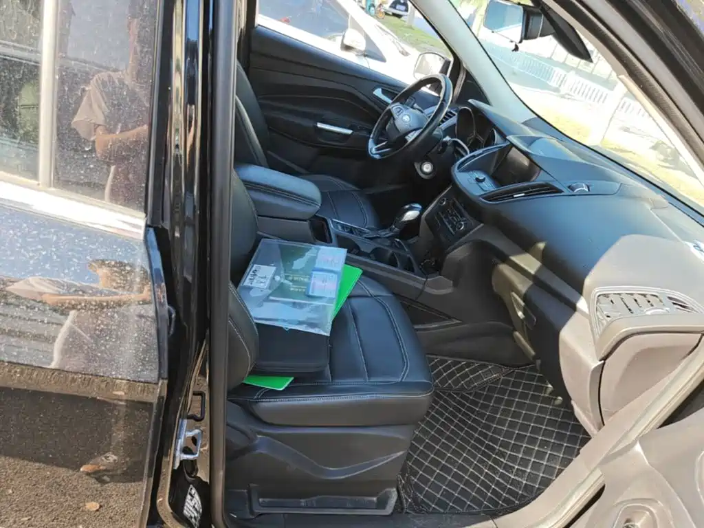 Фото 25 - Ford Kuga