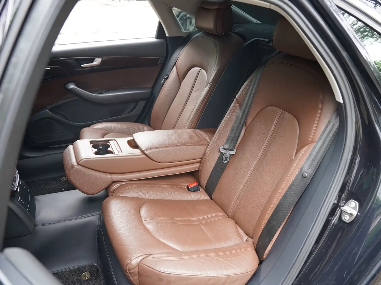 Фото 23 - Audi A8