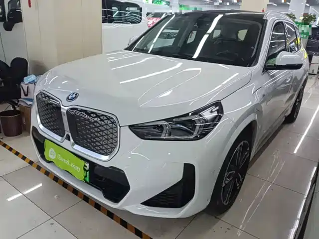 BMW iX1 2023