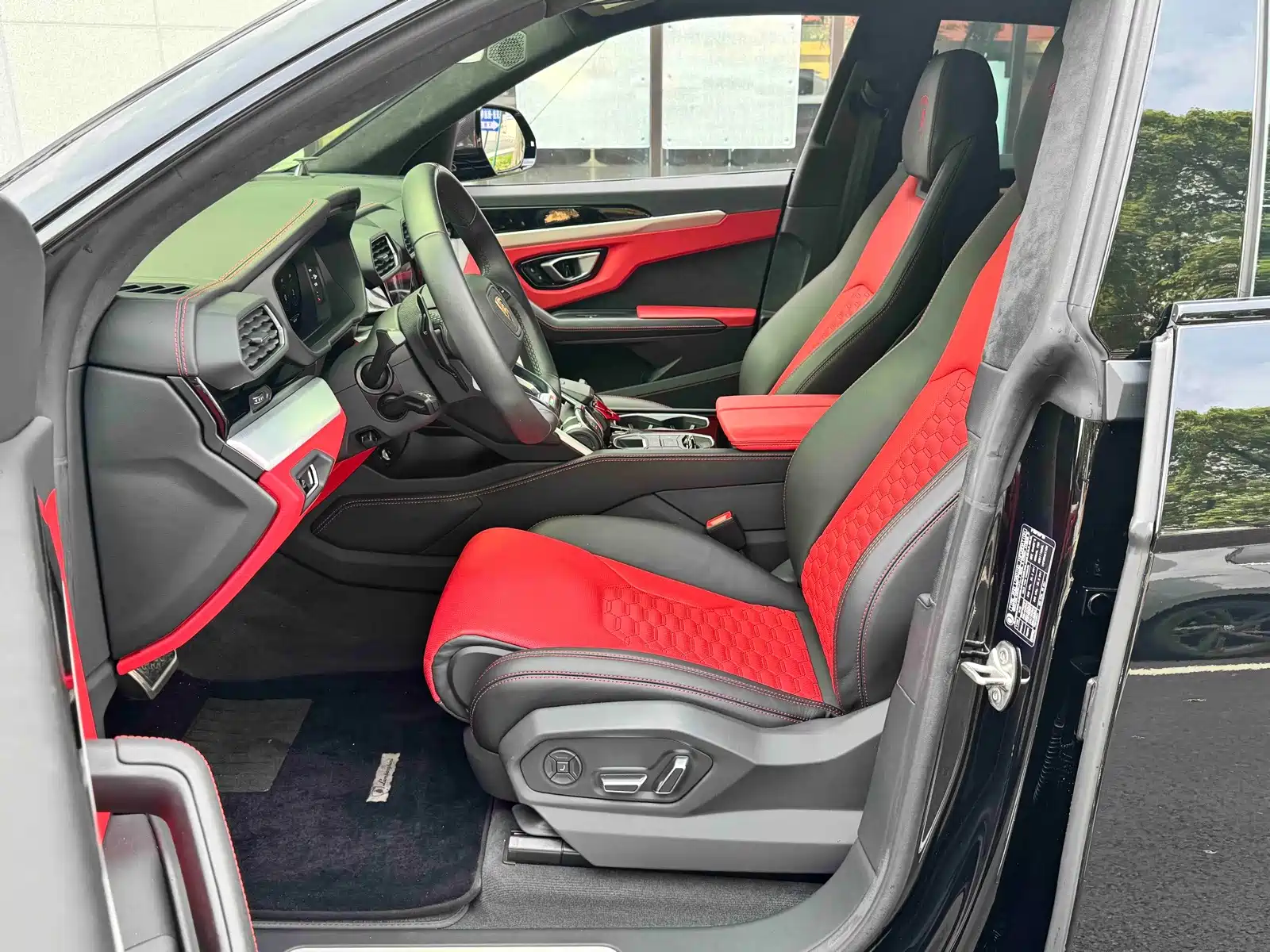 Фото 8 - Lamborghini Urus