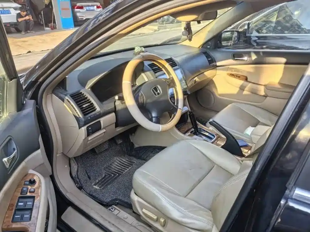 Фото 4 - Honda Accord