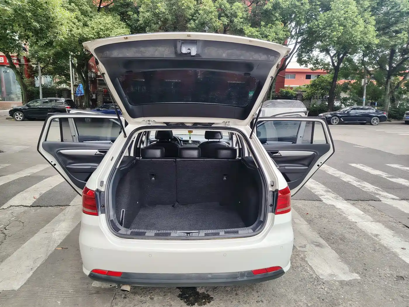 Photo 11 - Volkswagen Lavida Tour