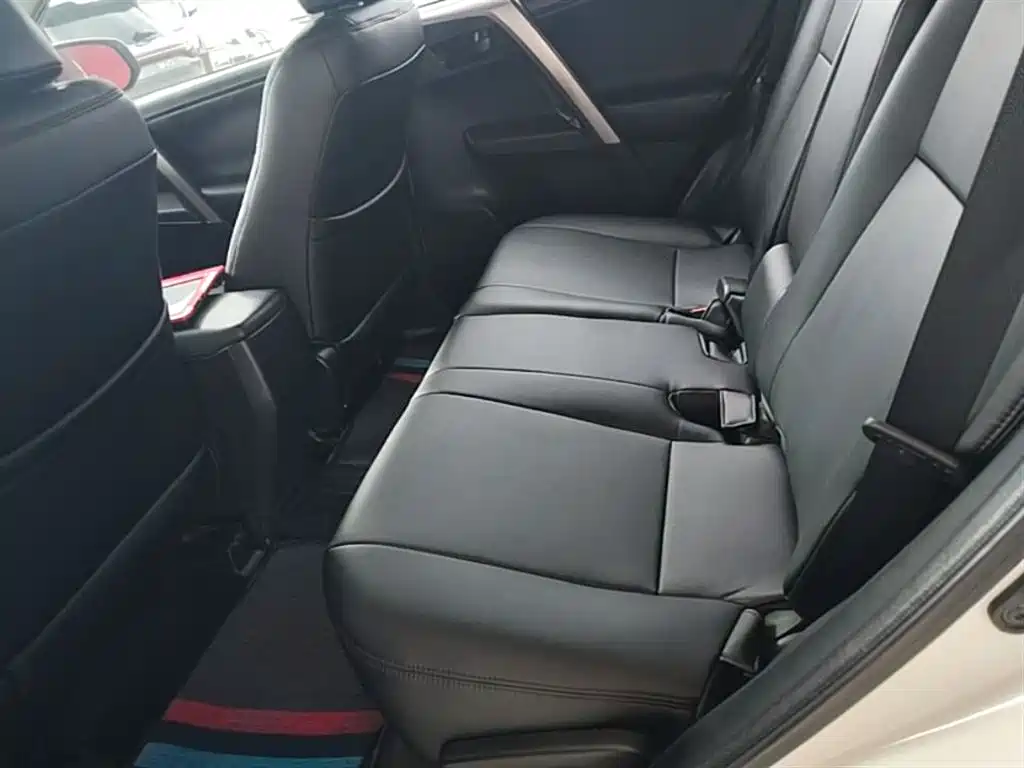 Toyota RAV4 Rongfang 2015 2.0L CVT 2WD Trend Edition фото 17