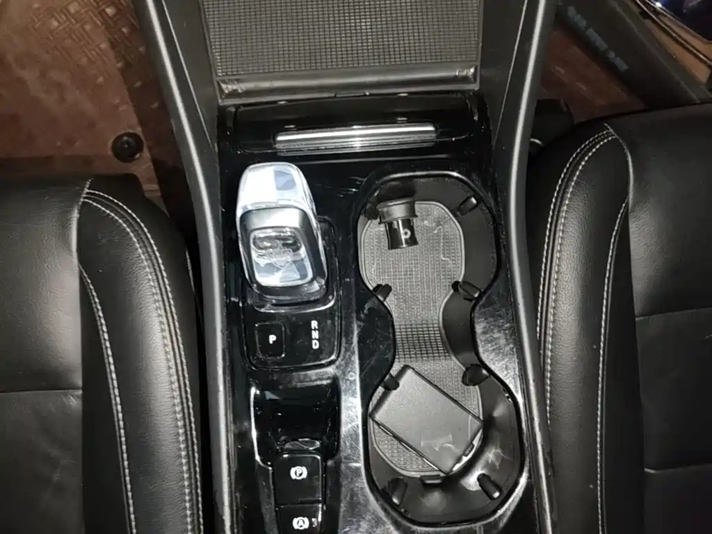 Фото 14 - Volvo XC40