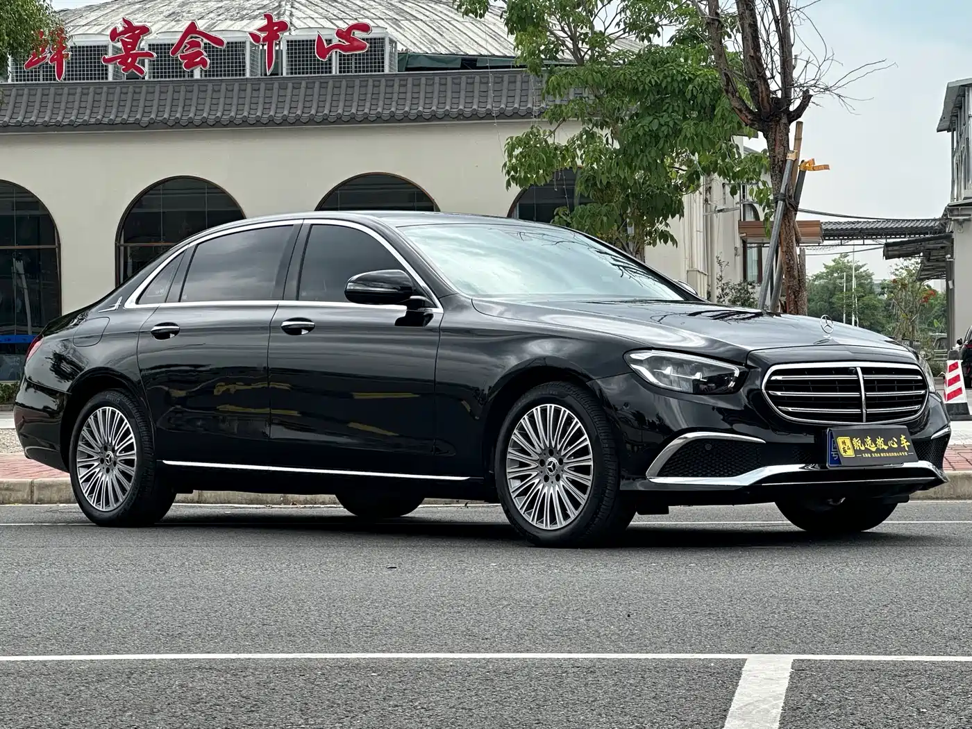 Mercedes-Benz E-Class 2023 E 300 L Fashion фото 3