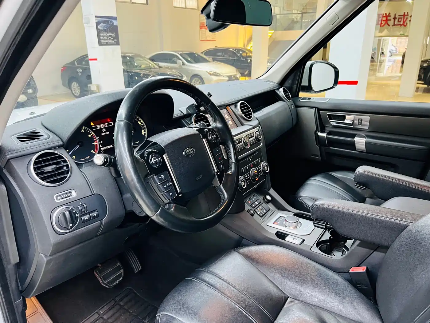 Land Rover Discovery 2016 3.0 SC Black Edition SE фото 9