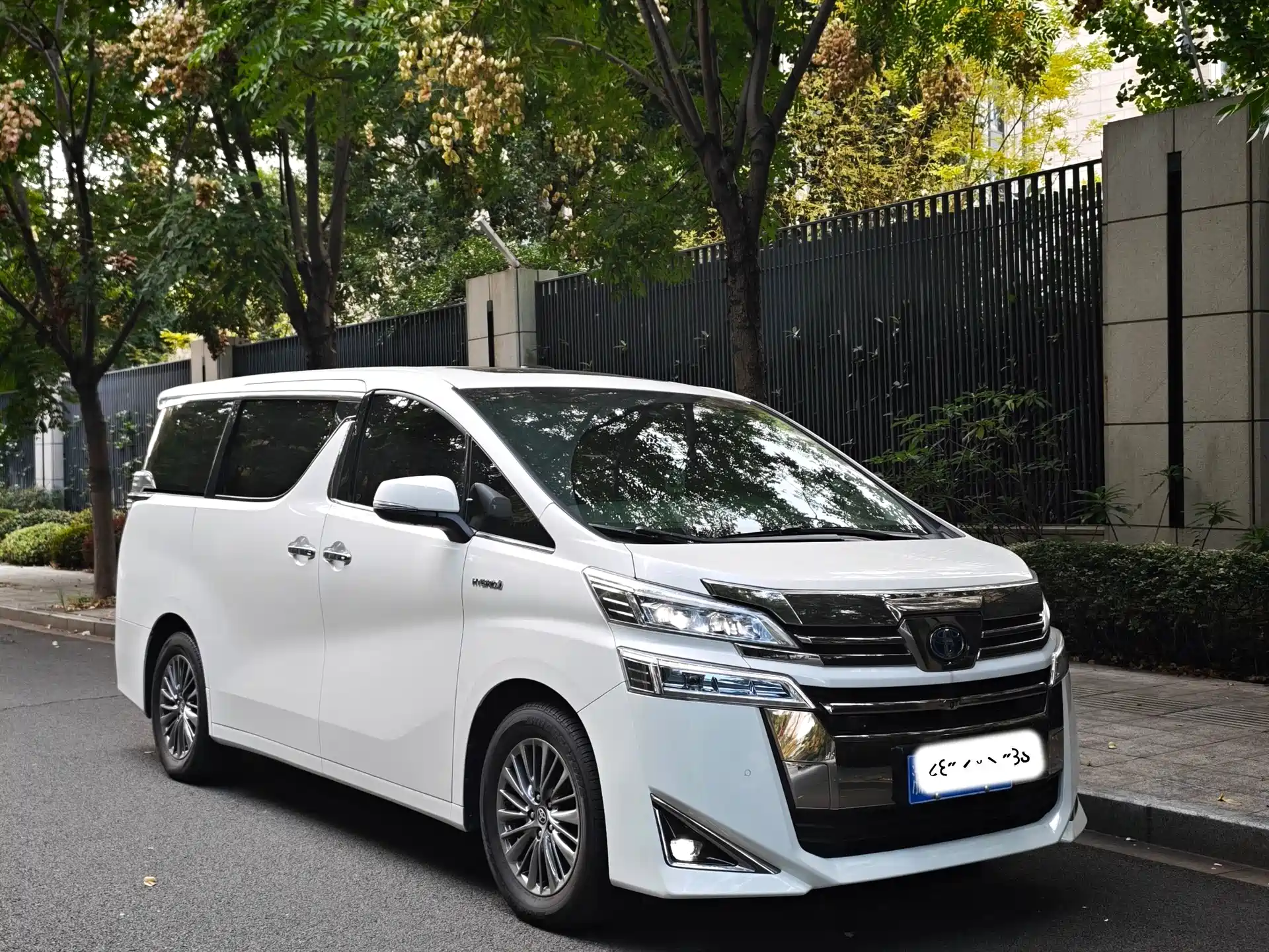 Фото 3 - Toyota Vellfire