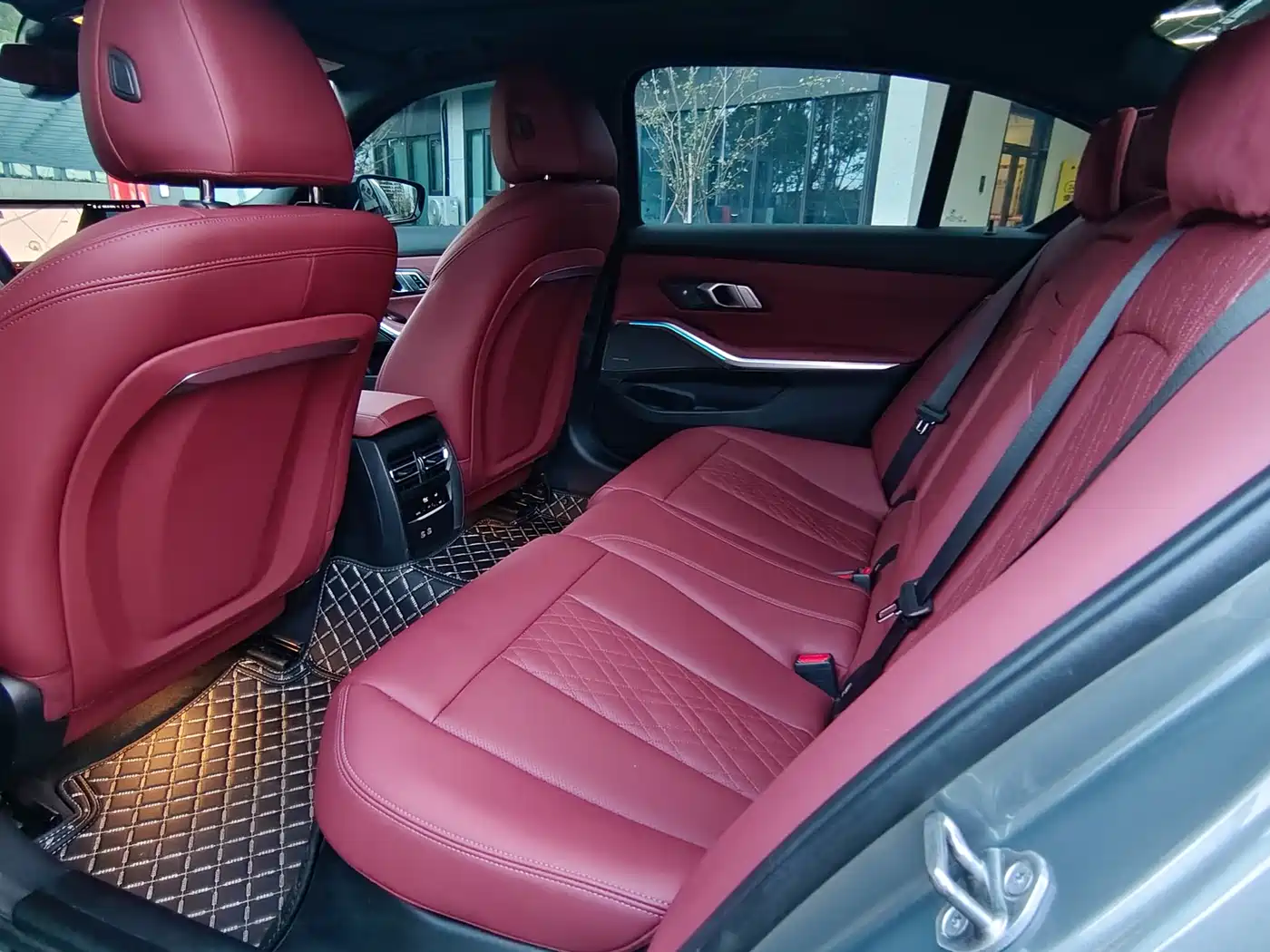 BMW 3 Series 2023 330Li M Sport Dark Night Package фото 6