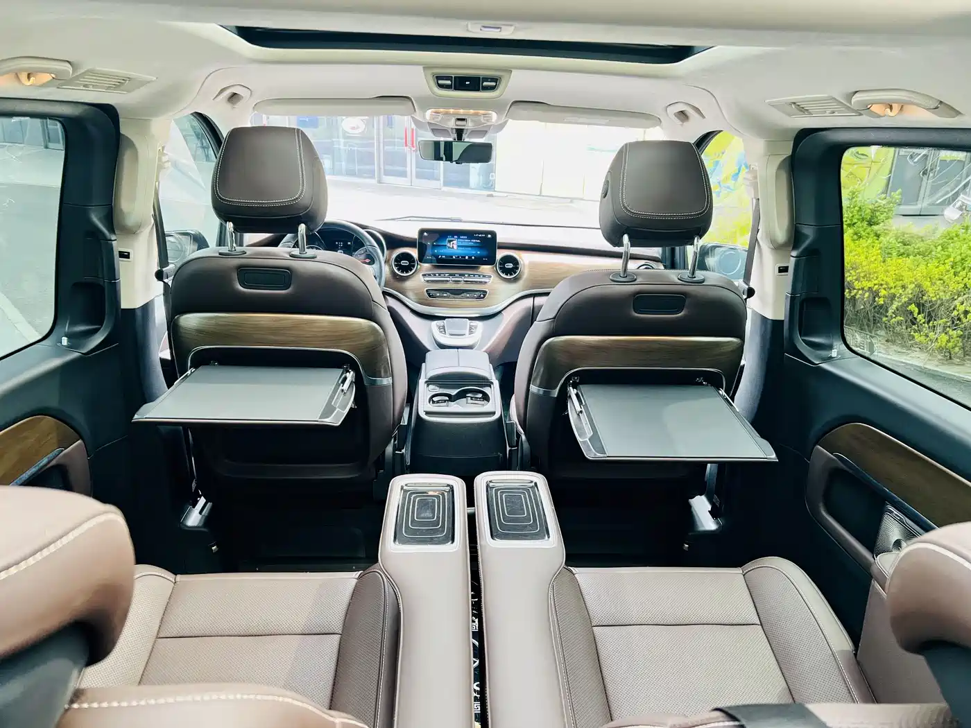 Mercedes-Benz V-Class 2022 V 260 L Long Wheelbase Luxury Edition фото 11