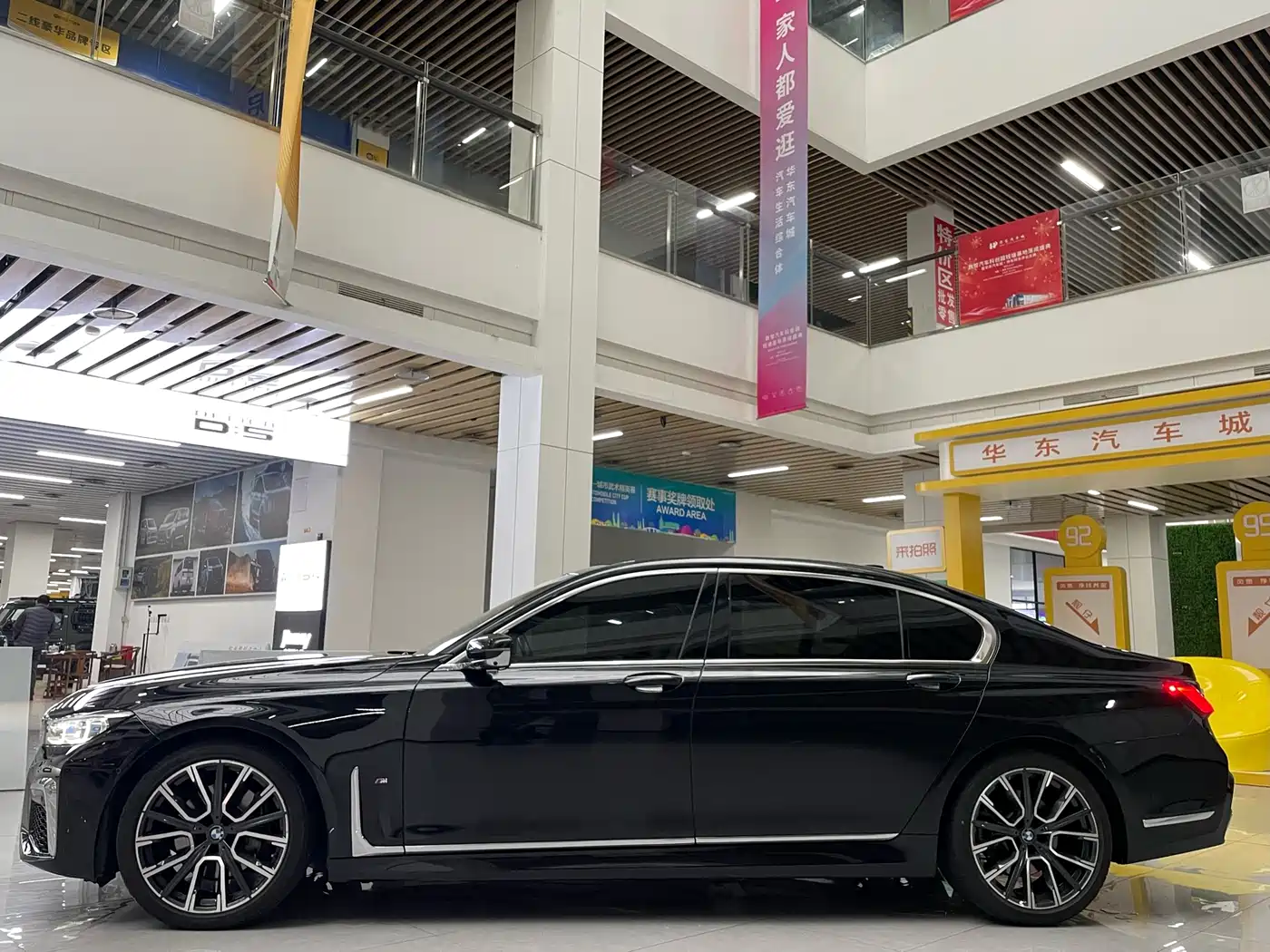 BMW 7 Series 2022 740Li xDrive Executive M Sport Package фото 5