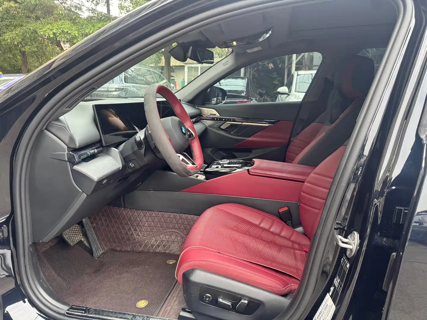 BMW 5 Series 2025 530Li Premium M Sport Package фото 6