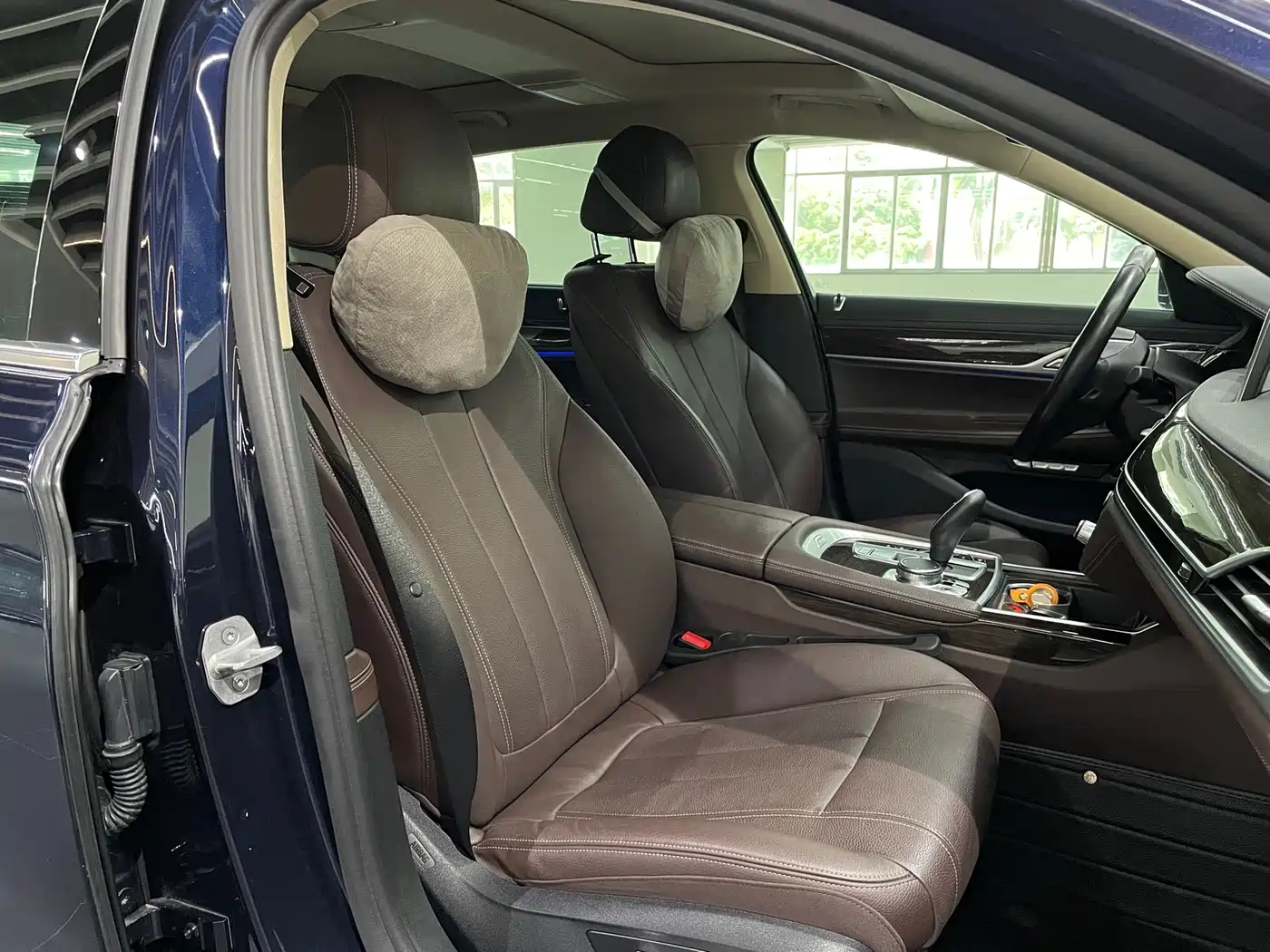 BMW 7 Series 2016 730Li Leading фото 11