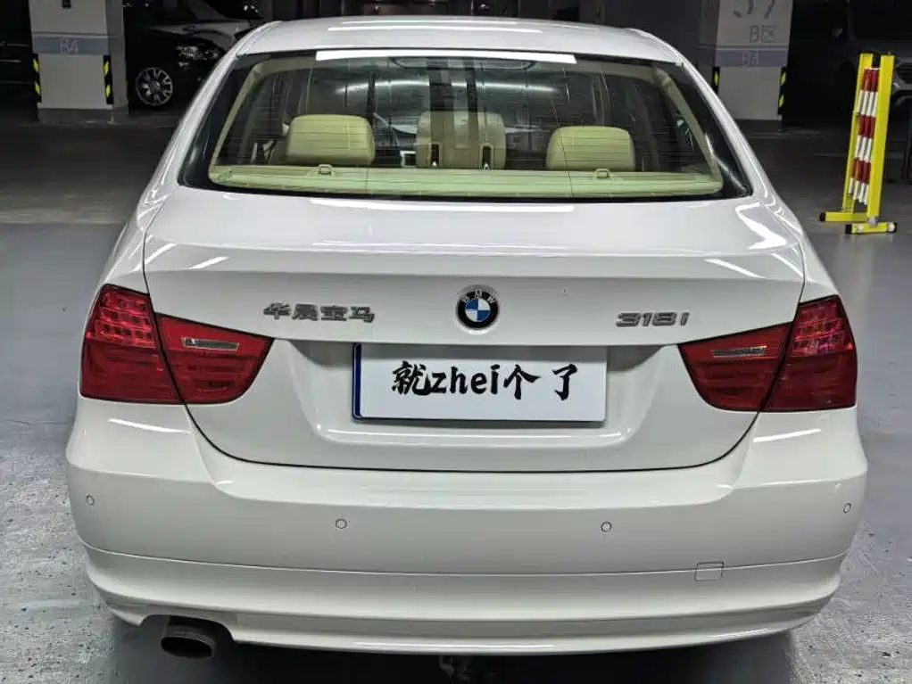 BMW 3 Series 2010 2011 318i Leading