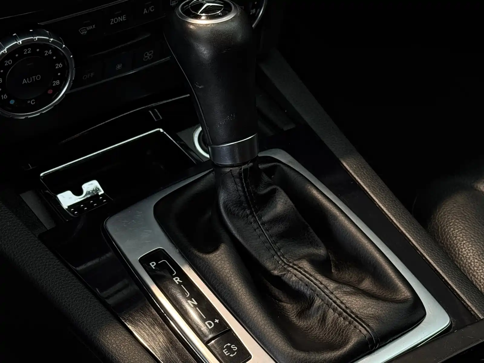 صورة 18 - Mercedes-Benz C-Class
