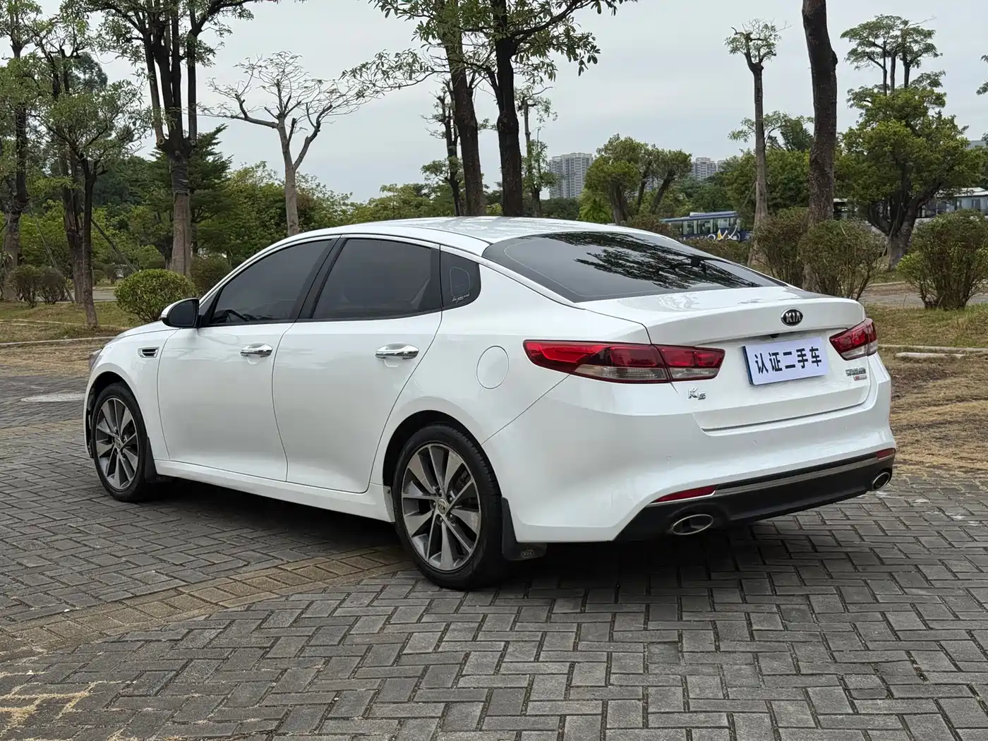 Kia K5 2016 2.0L Automatic LUX фото 13