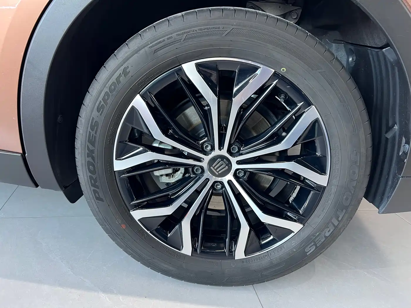 Toyota Crown SportCross 2023 2.5L SportCross HEV FWD Premium Edition фото 14