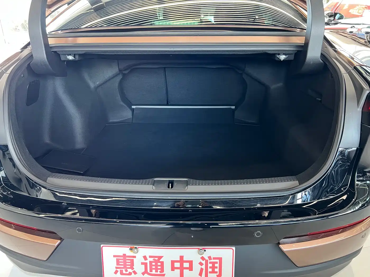Toyota Crown SportCross 2023 2.5L SportCross HEV FWD Premium Edition фото 18
