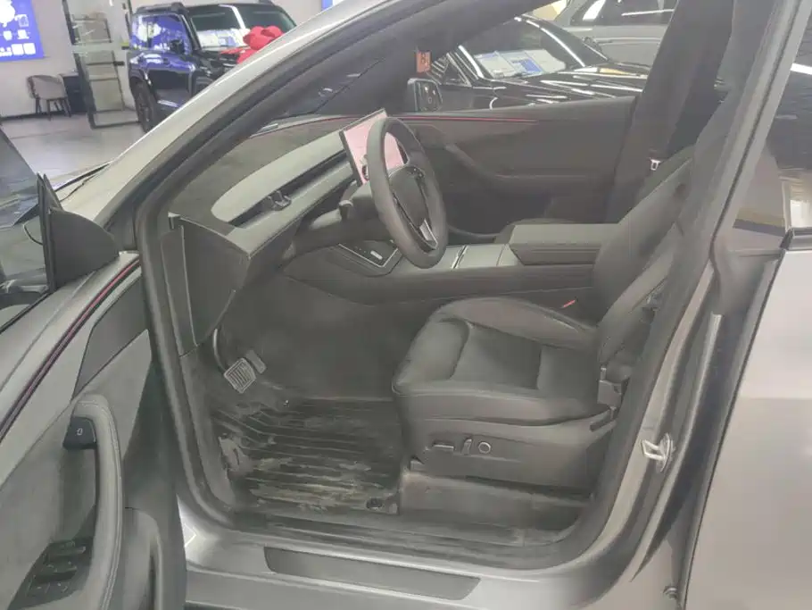 Photo 9 - Tesla Model Y