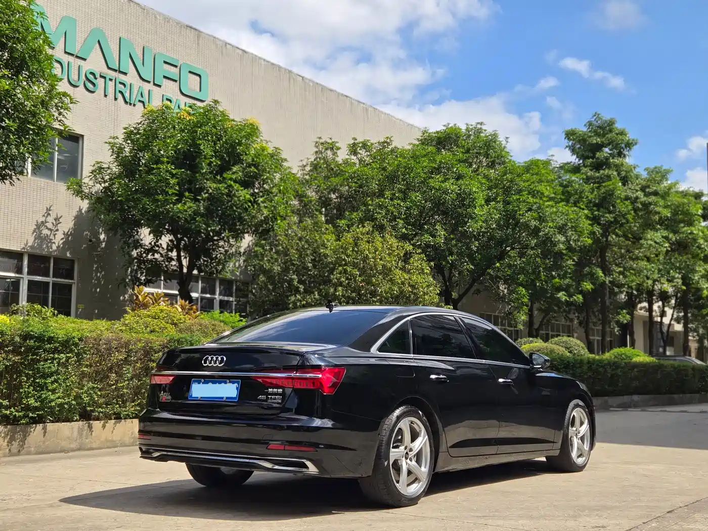 Photo 4 - Audi A6L