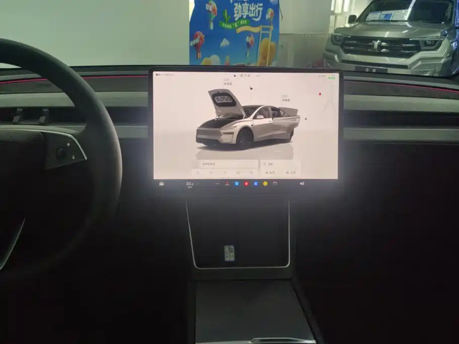 Photo 13 - Tesla Model Y