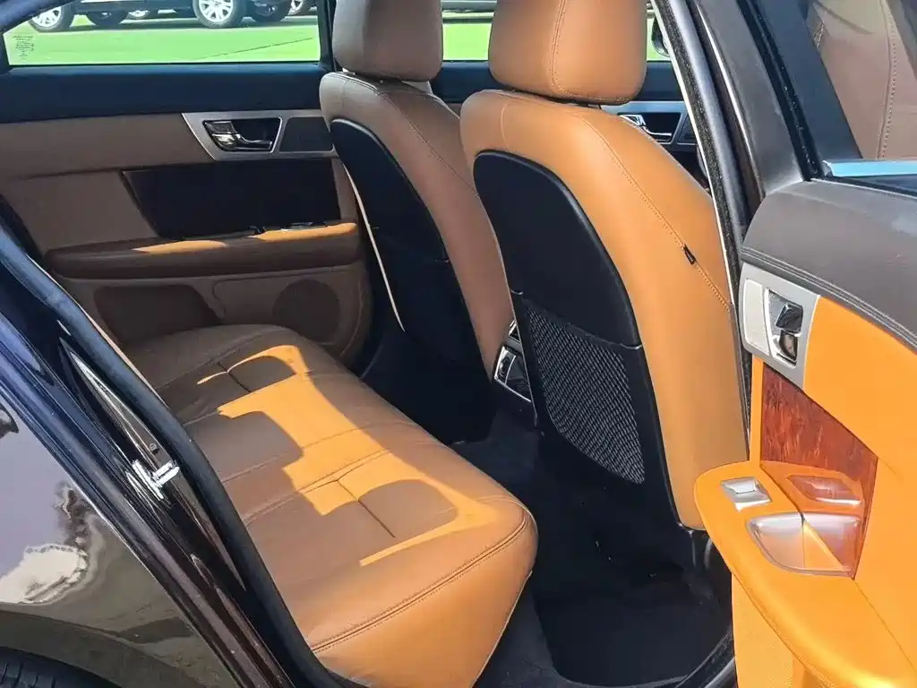 Jaguar XF 2015 2015 XF 2.0T Luxury Edition