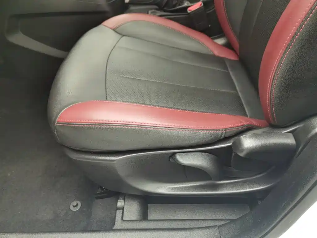 Фото 20 - Geely Vision X3