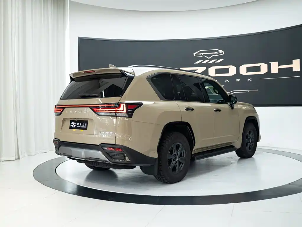Photo 4 - Lexus LX