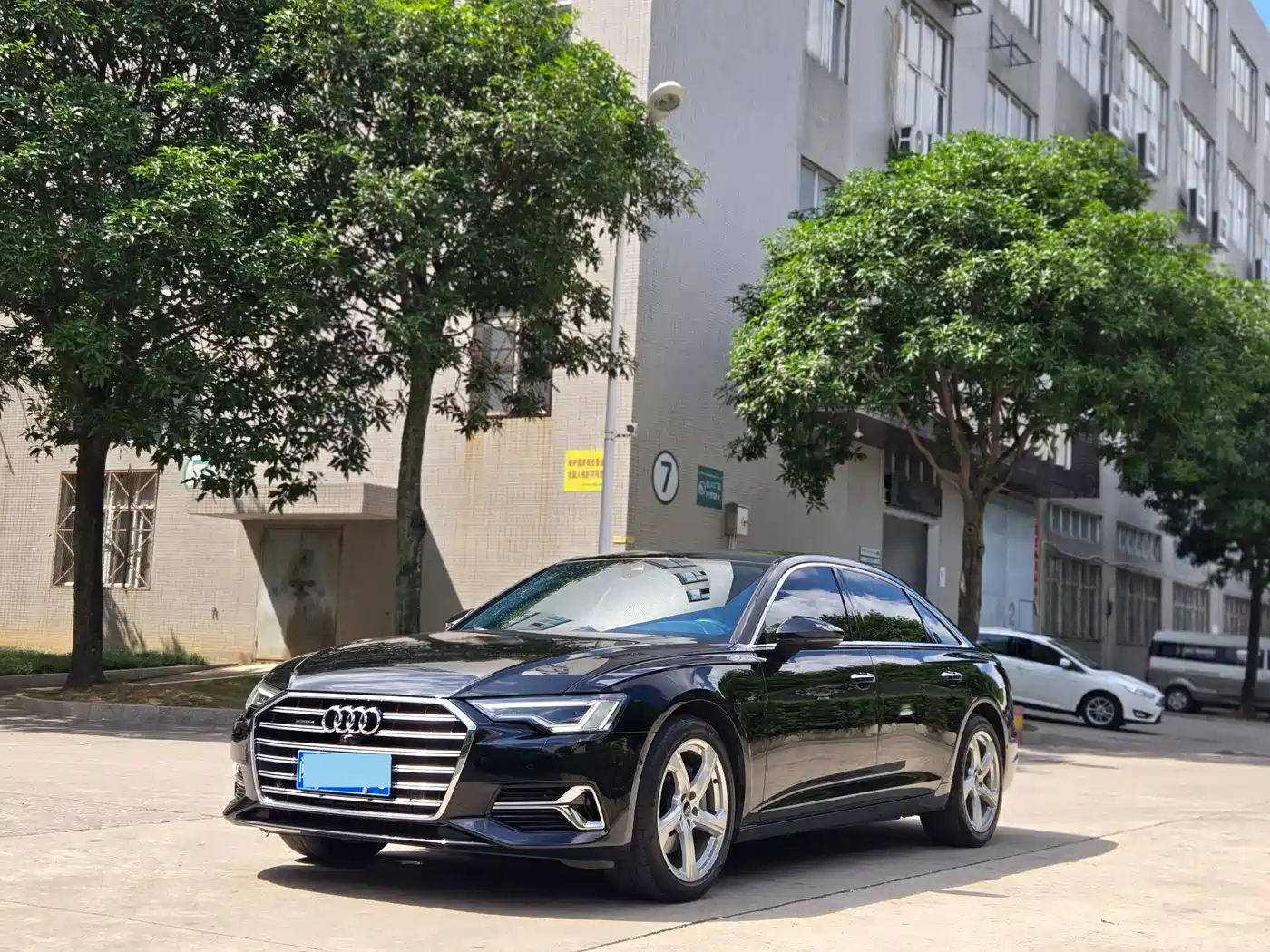Photo 2 - Audi A6L