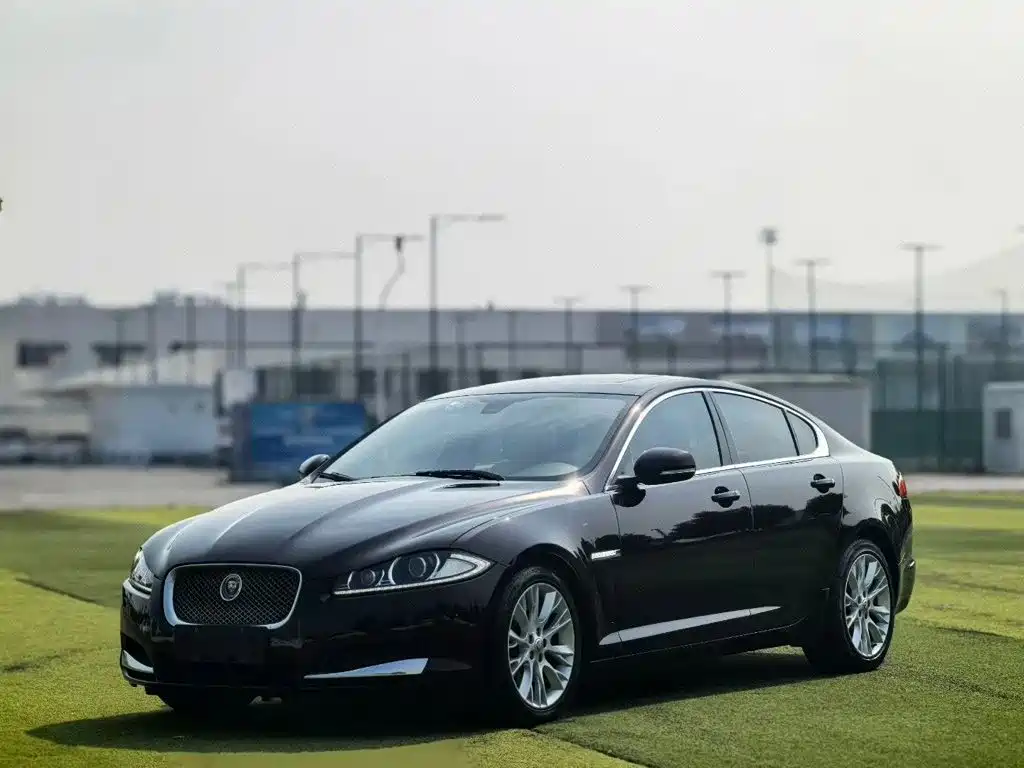 Jaguar XF 2015 2015 XF 2.0T Luxury Edition
