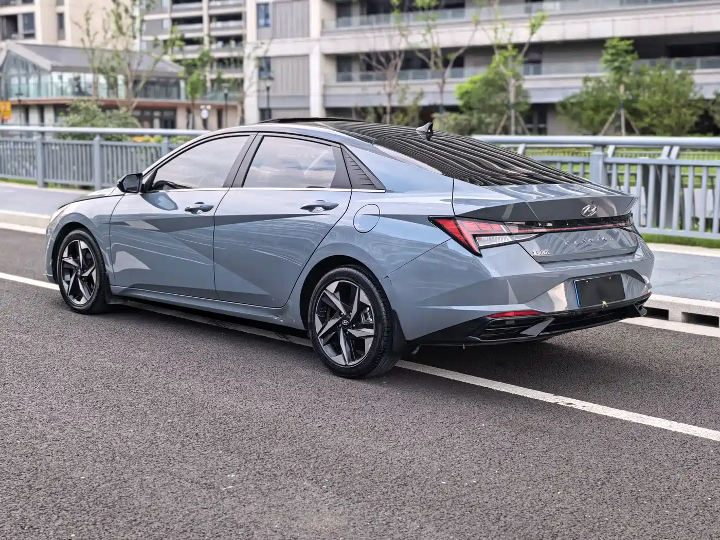 Photo 5 - Hyundai Elantra