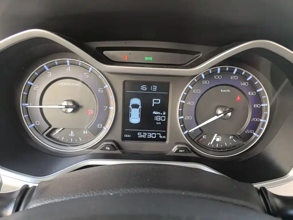 Фото 12 - Geely Vision X3