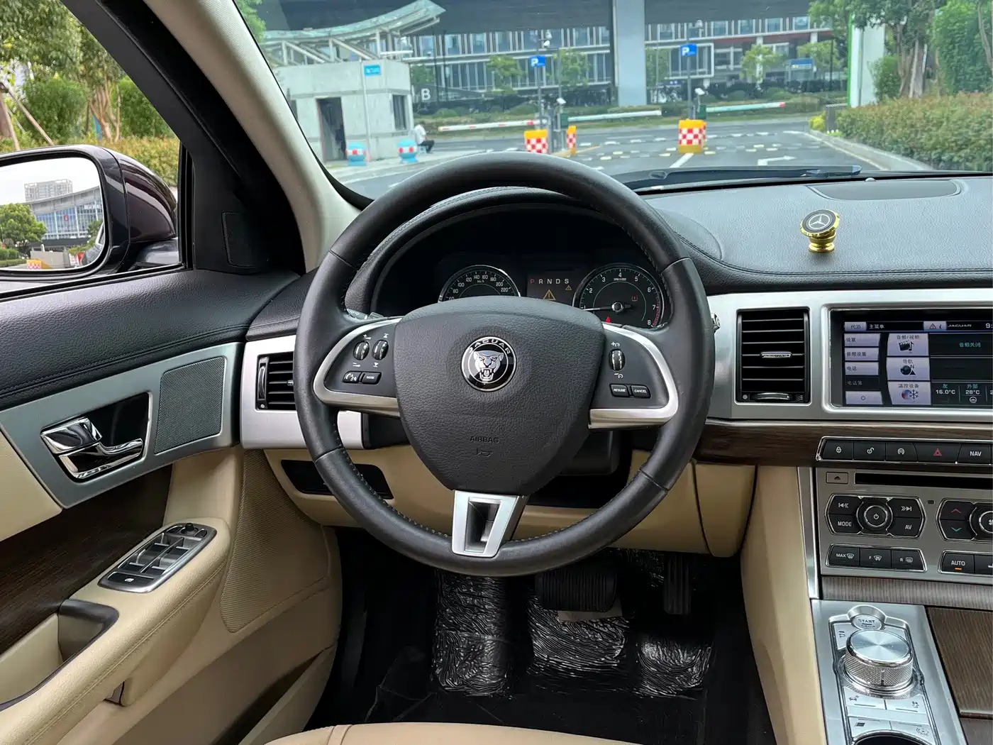 Jaguar XF 2015 2015 XF 2.0T Style Edition