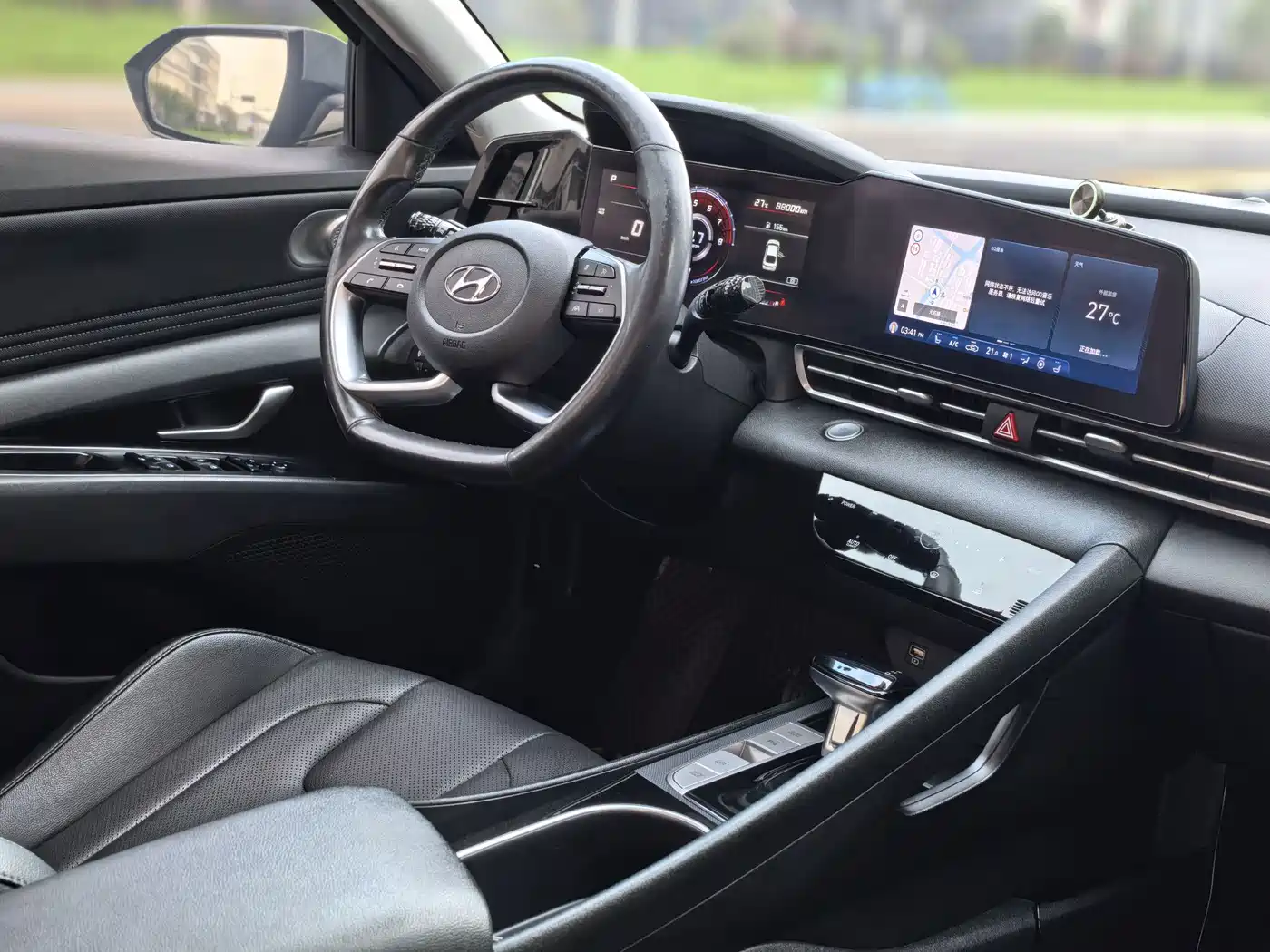 Photo 10 - Hyundai Elantra