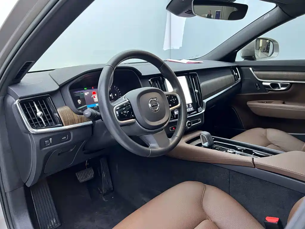 Фото 32 - Volvo V90