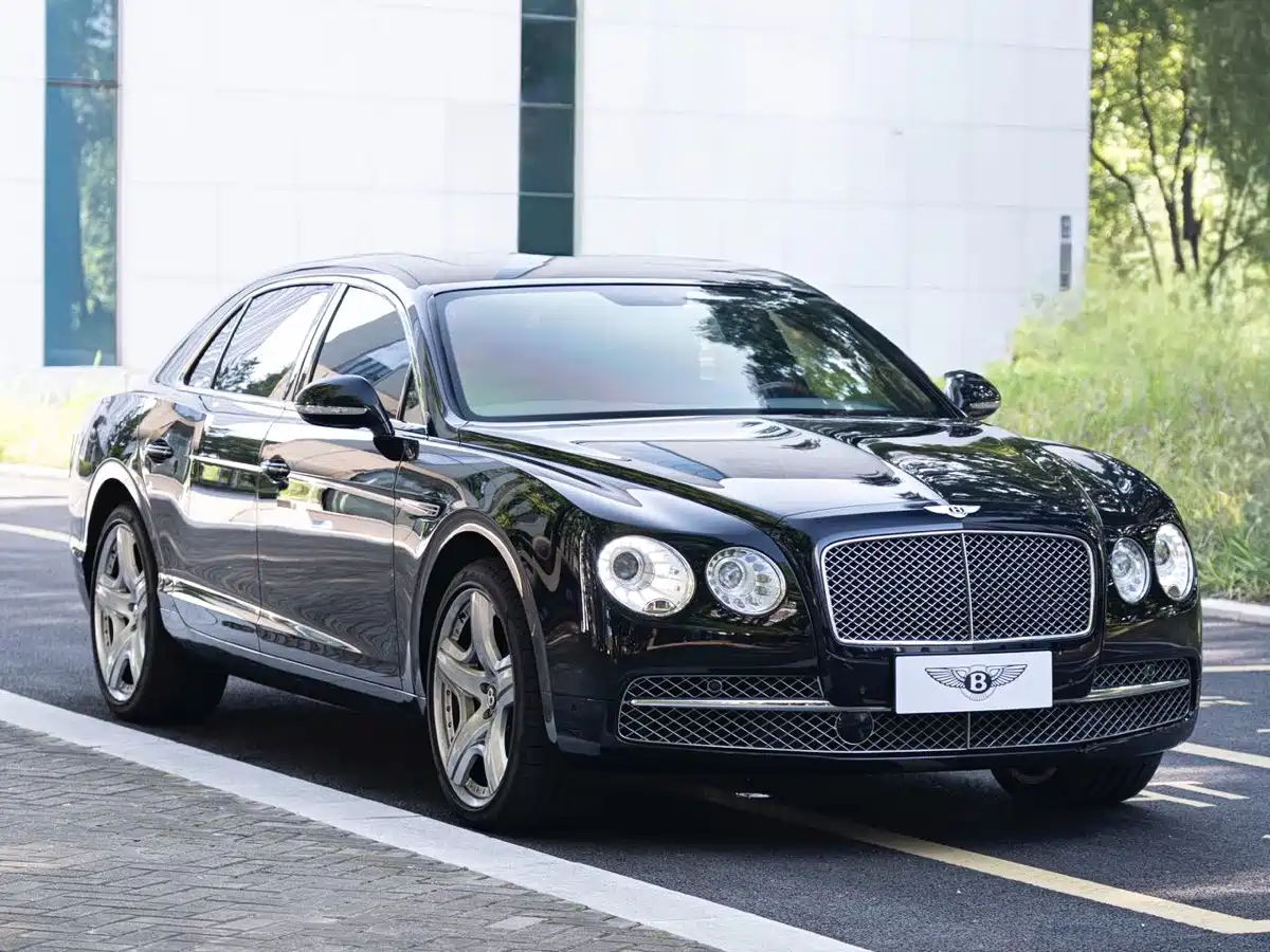 Фото 3 - Bentley Flying Spur