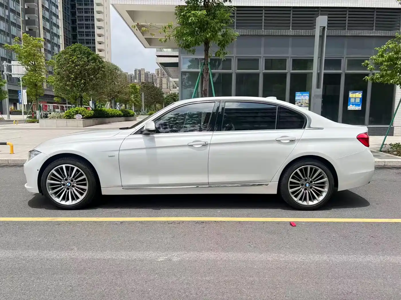 Фото 10 - BMW 3 Series